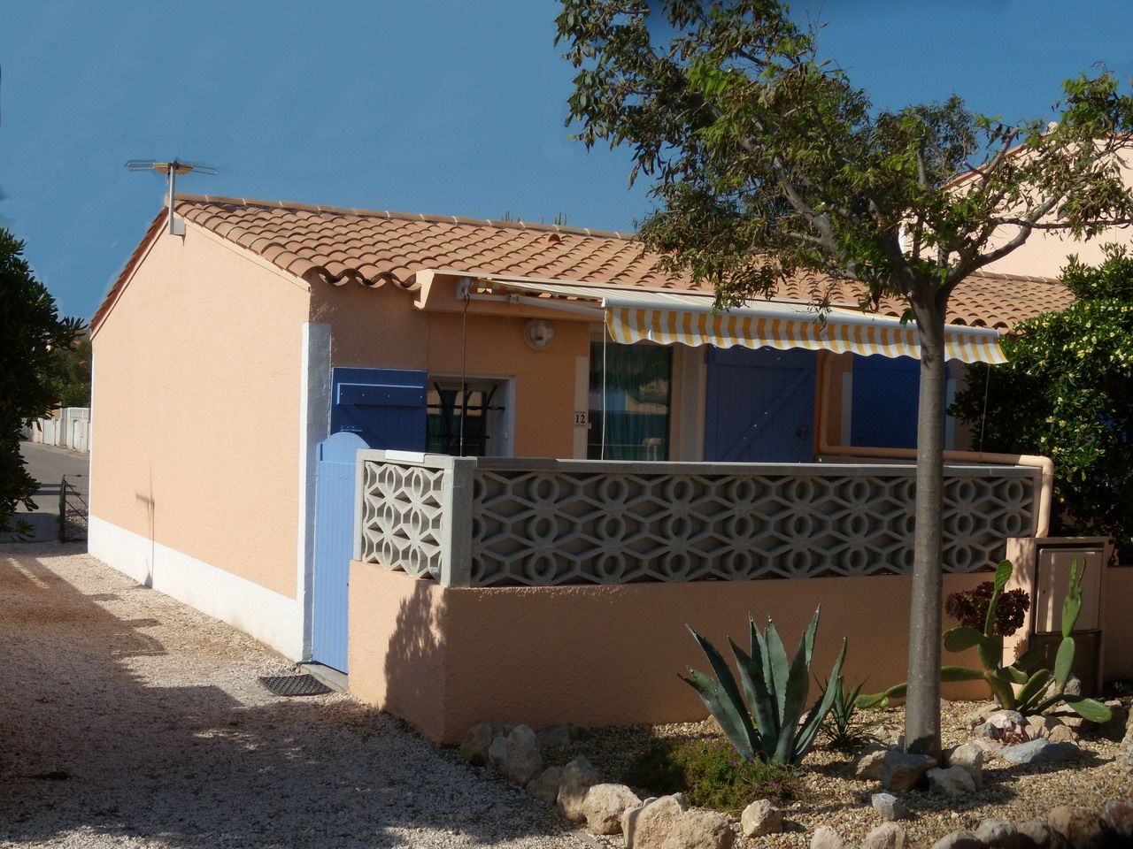 Location villa mitoyenne Le Baracrs N°2537 image 1