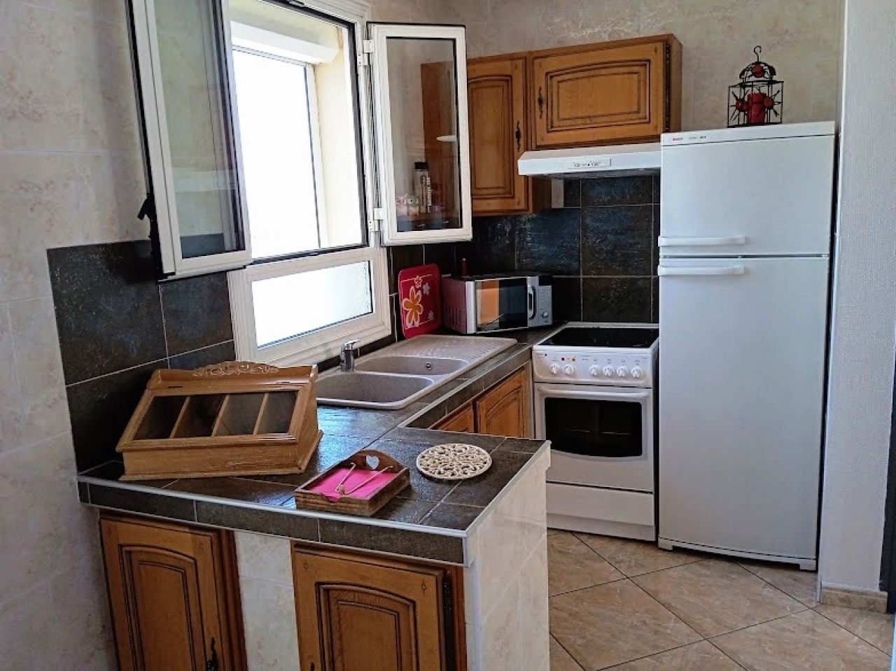 Location studio Le Baracr�s N&deg;3166 image 2